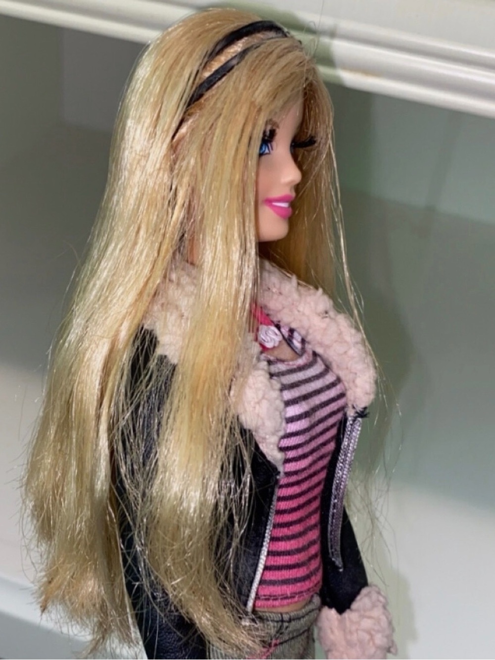 2013 Barbie Fashionista Style Doll Pre-Owned: Clothes Included, box not included - Picture 2 of 13